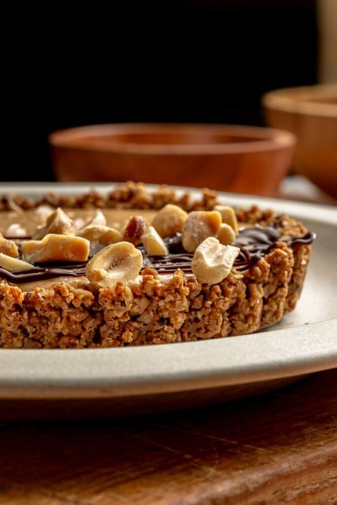 Kurabiye Granola Tabanlı Fıstık Ezmeli Tart: Lezzetli Bir Kaçamak!